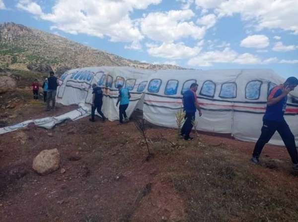 Çermik'te yapılan uçak kazası tatbikatı gerçeği aratmadı