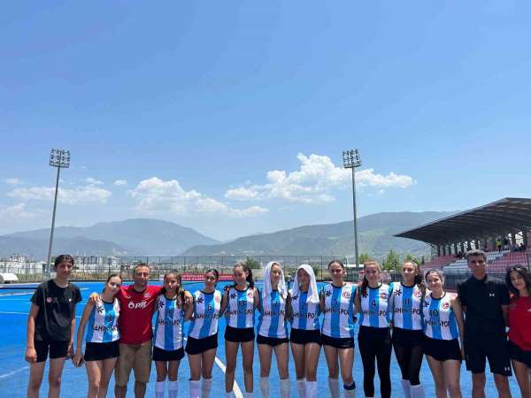 U16 Türkiye Hokey Süper Ligi'nde Ege Yıldızları 4'üncü galibiyetini aldı