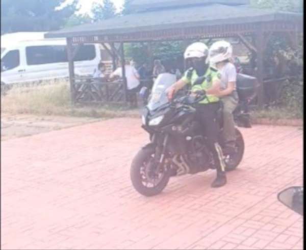 YKS'ye geç kalan öğrencileri polis yetiştirdi