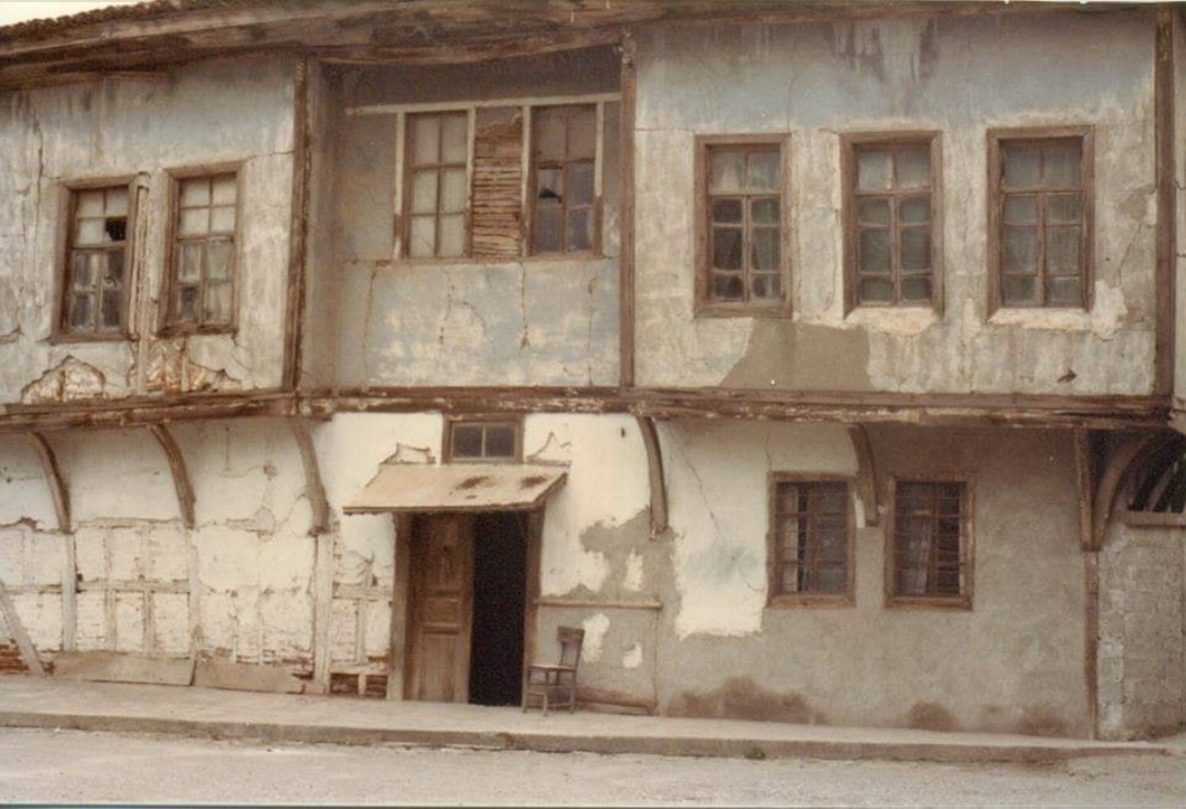 Bir Mahallenin Sessiz Vedası