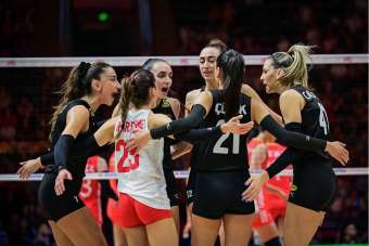 A Milli Kadın Voleybol Takımı'ndan 4'te 4