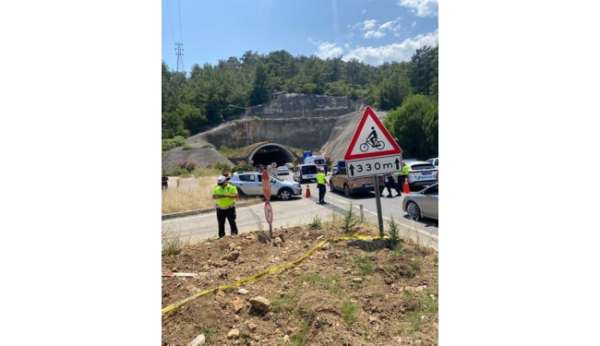 (Düzeltme) Antalya'da Kemer yolunda feci kaza: 2 ölü, 4 yaralı