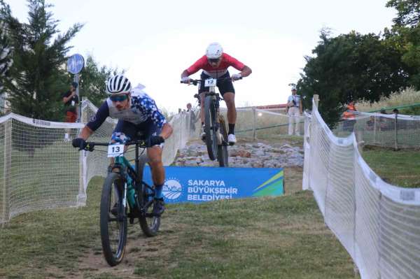 16 ülkeden 49 sporcu Sakarya'da Avrupa şampiyonluğu için pedal çevirdi