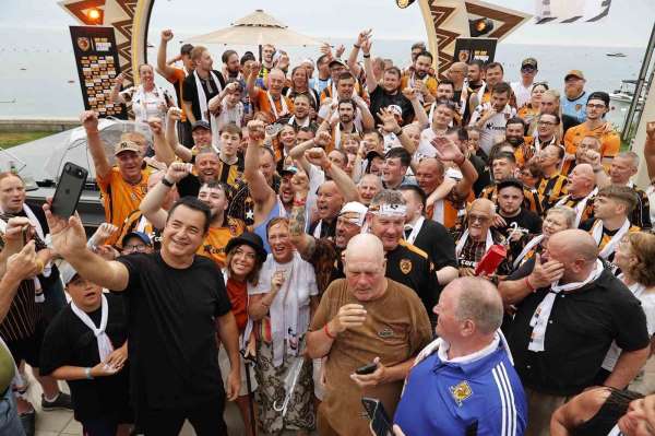 Acun Ilıcalı, Hull City taraftarlarıyla Antalya'da buluştu