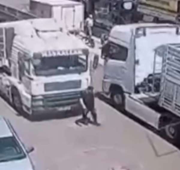 Edirne'de tırın altında kalan yaya hayatını kaybetti