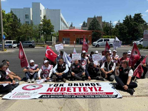 Üniversite idari personelinden YÖK önünde tayin-nakil çağrısı