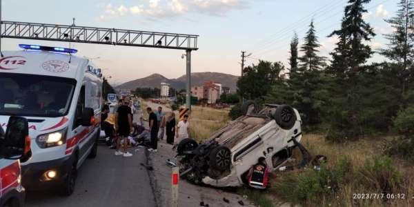Burdur'da otomobilin takla attığı kazada yaralananlardan 1 kişi hayatını kaybetti