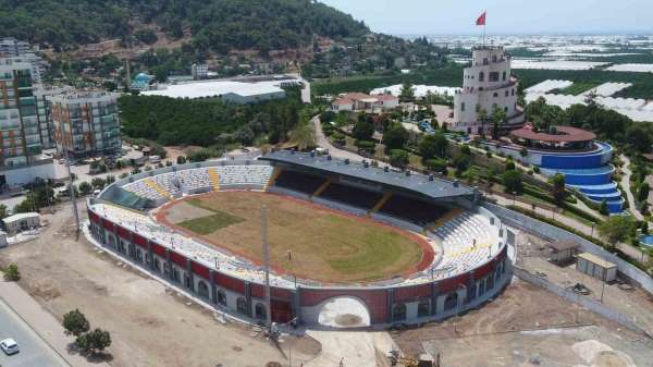 Kumluca Atatürk Stadyumu'nda son rötuşlar yapılıyor