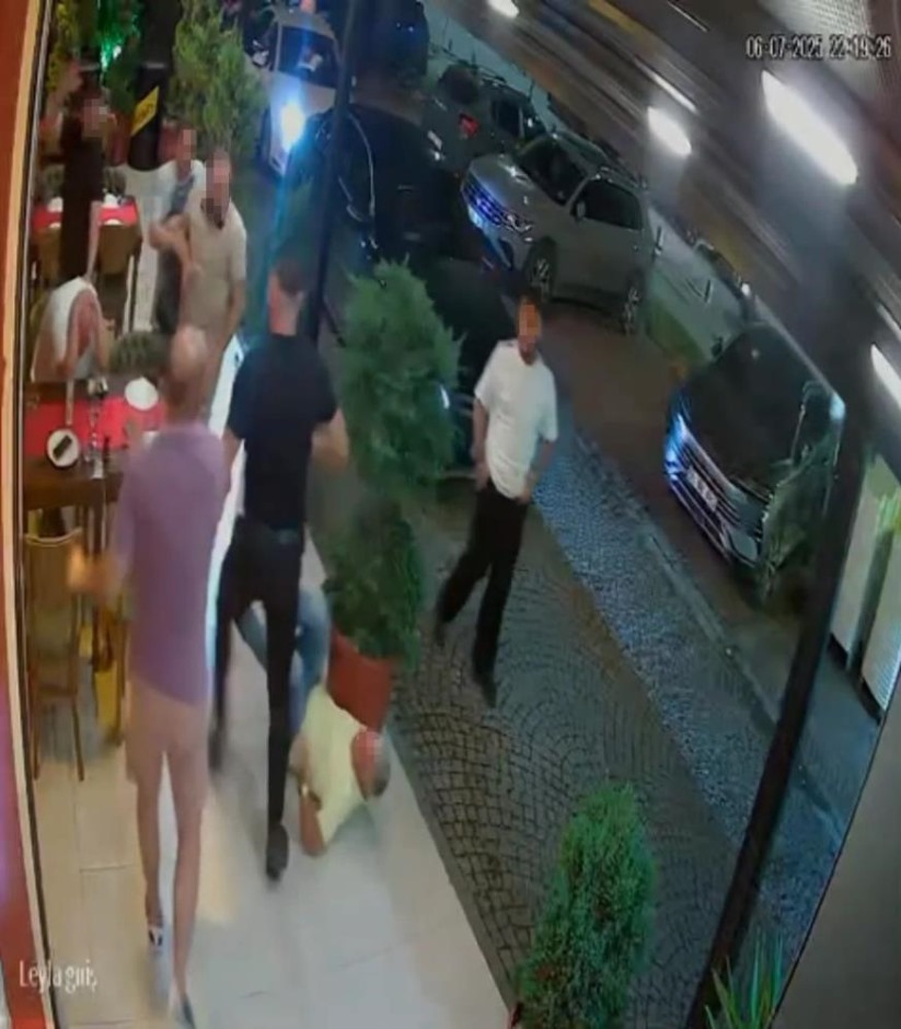 Samsun'da silahlı çatışma kamerada: 2 kişi yaralandı, 4 şüpheli adliyeye sevk edildi