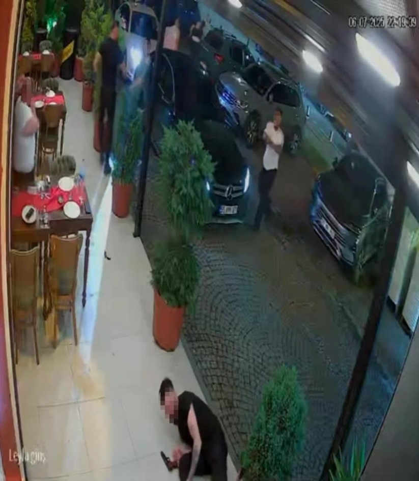Samsun'da silahlı çatışma kamerada: 2 kişi yaralandı, 4 şüpheli adliyeye sevk edildi