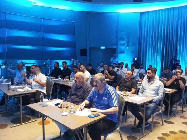 Adana Demirsporlu taraftarlardan 'Yaşasın Demirspor' kampanyası