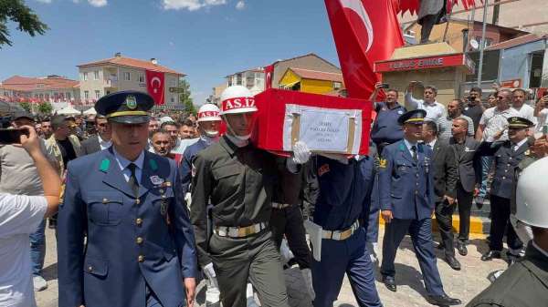 Aksaraylı şehit Özkan Özkanlı dualarla son yolculuğuna uğurlandı