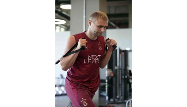 Galatasaray hazırlıklarını çift idman yaparak sürdürdü