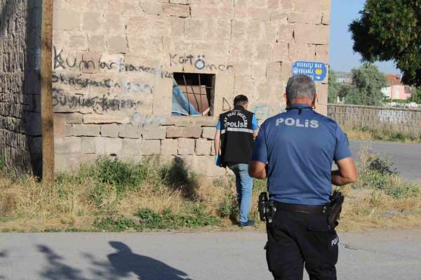 Husumetli iki grup arasında bıçaklı kavga: 1'i ağır 4 yaralı