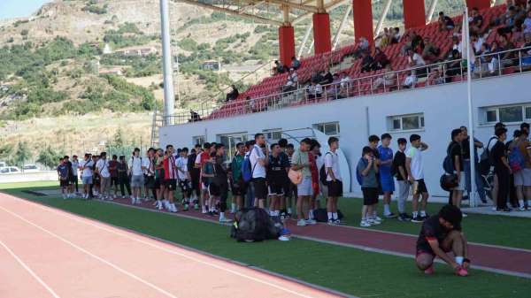 Isparta32spor seçmelerine ilk gün 300'e yakın genç katıldı