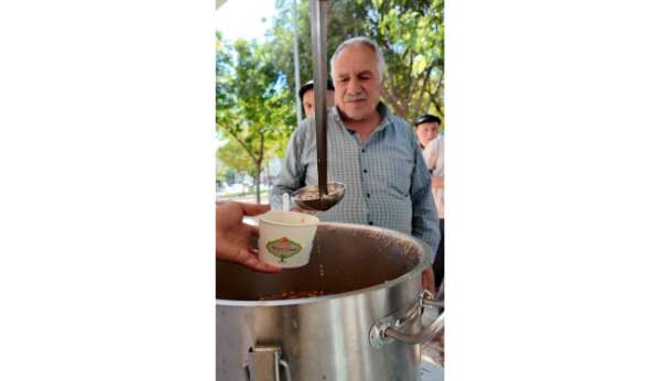 Muharrem Ayının bereketi Şehitkamil'de paylaşılıyor