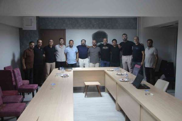 Nazillispor'da yeni yönetim taraftarlarla bir araya geldi