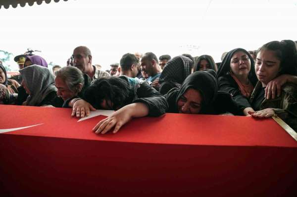 Şehit Piyade Sözleşmeli Er Ahmet Gültekin son yolculuğuna uğurlandı