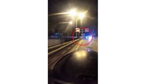 Bursa'da otomobil bariyerlere çarpıp böyle takla attı...Feci kaza kask kamerasında