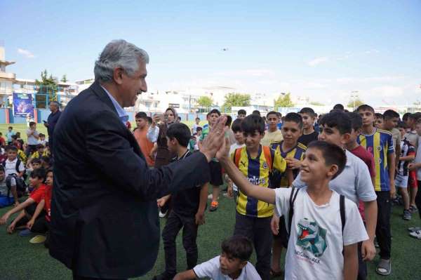 Kahta Belediyesi'nden yaz spor okulları öğrencilerine forma desteği