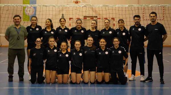 Rize'nin genç voleybolcuları, gözünü Anadolu Yıldızlar Ligi kupasına dikti