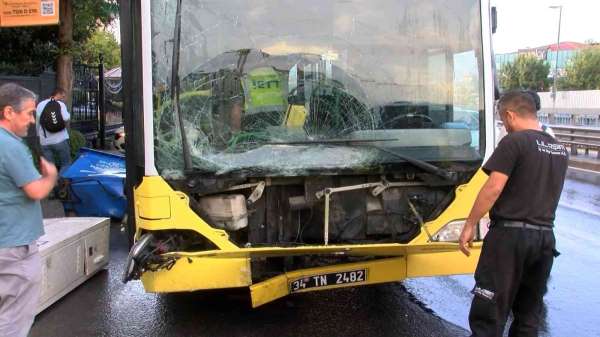 Üsküdar'da İETT otobüsü kaza yaptı, otobüsün boş olması faciayı önledi