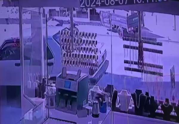 Pendik'te 6 kişinin yaralandığı İETT otobüsü kazasının görüntüleri ortaya çıktı