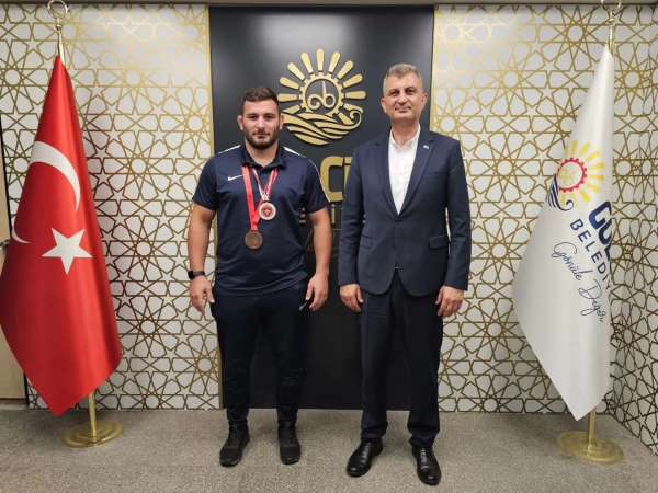 Abdulrefik Öner başpehlivan oldu