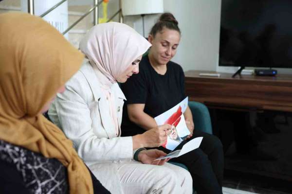 Bakan Göktaş, Cumhurbaşkanı Erdoğan'ın 'Terörsüz Türkiye' mektubunu Yalova'da şehit ailesine ulaştırdı