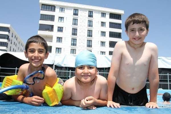 Gençlerin tatil adresi Yakutiye portatif yüzme havuzu