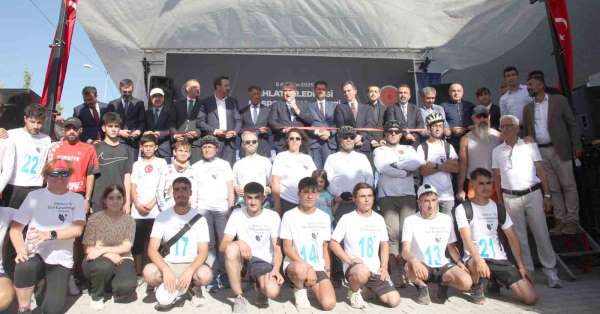 Gençlik ve Spor Bakanı Osman Aşkın Bak Bitlis'te