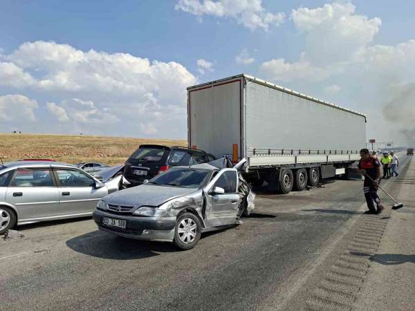 Anız yangını kazaya neden oldu: 13 araç birbirine girdi