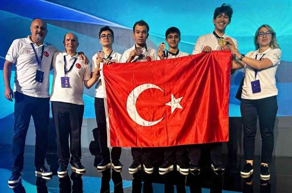 Bakan Bayraktar: 'Uluslararası Nükleer Bilim Olimpiyatı'na ilk kez katılan Türkiye, 1 altın ve 3 bronz madalya