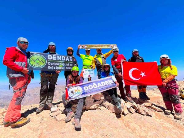 Denizlili dağcılar Hakkâri'de zirve yaptı