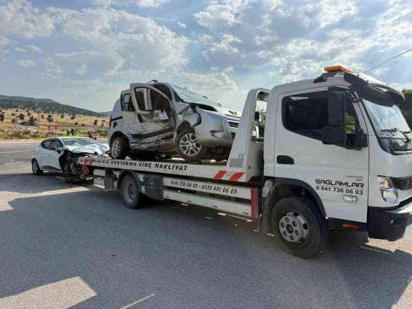 İki otomobilin çarpıştığı kazada 5 kişi yaralandı