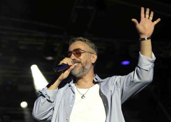 Resul Dindar ve Ümit Yaşar, Kastamonu'da binlerce vatandaşa unutulmaz bir gece yaşattı
