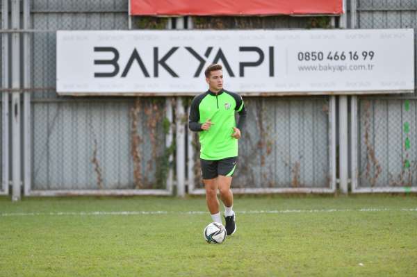 Bursaspor'un milli futbolcuları geri döndü