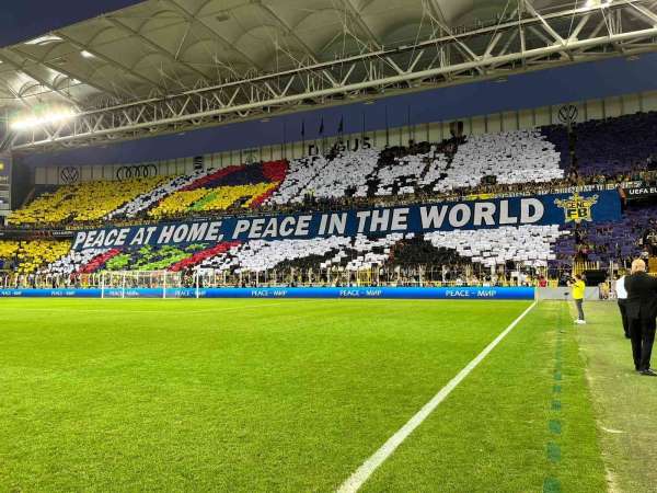 Fenerbahçe taraftarından koreografi