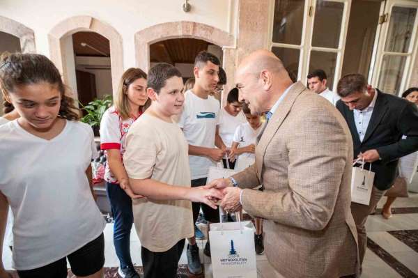 Başkan Soyer, görme engelli milli takım sporcularını ağırladı