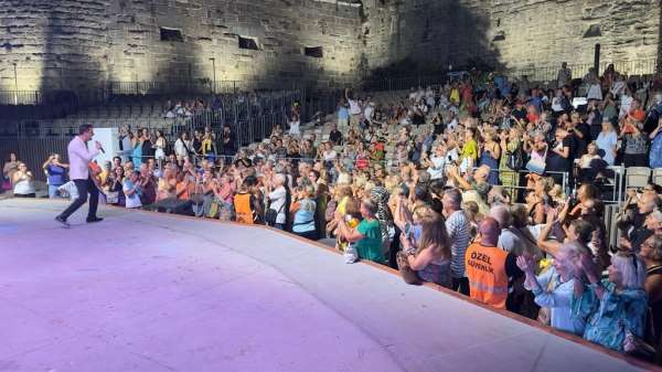 Bodrum Kalesi'nde coşkulu konser: Halk konserine vatandaşlar akın etti
