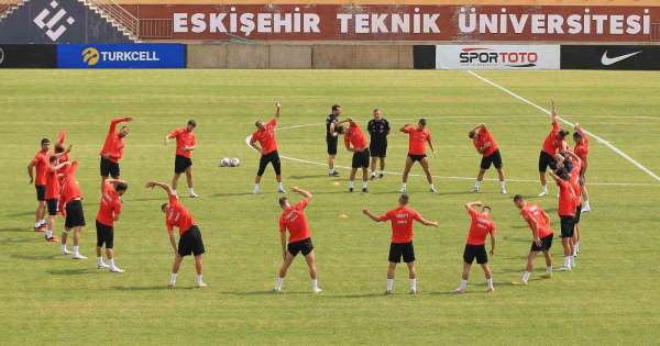 Milliler, Ermenistan maçının son çalışmasını ESTÜ Stadyumu'nda yaptı