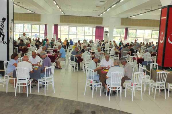 Balıkesir'de briç festivalinde 200 sporcu heyecan yaşadı