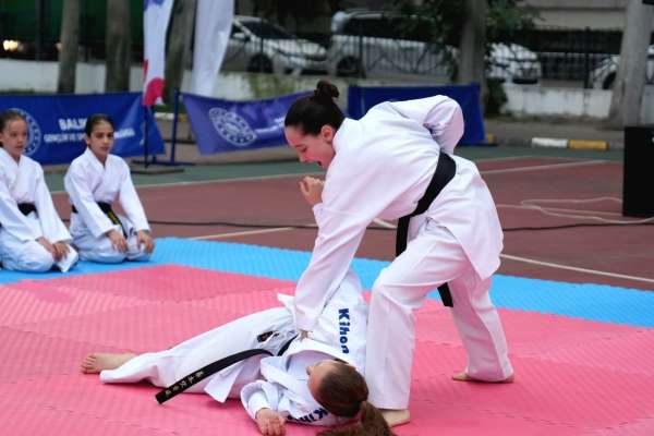 Balıkesir'de 'Gençlik Yaz Kulübü' kapanış şenliğiyle tamamlandı