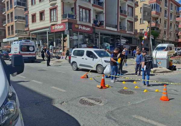 Sancaktepe'de seyir halindeki otomobile silahlı saldırı: 1 ölü
