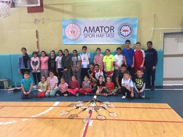 Amatör spor haftası badminton turnuvası yapıldı