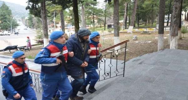 Annesini bıçaklayarak öldüren zanlıya 'ağırlaştırılmış müebbet'