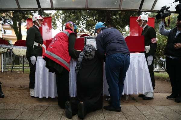 Bursalı şehit göz yaşlarıyla son yolculuğuna uğurlandı
