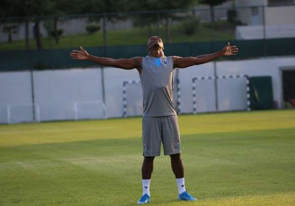 Nwakaeme kendine geldi!