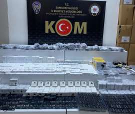 Samsun'da 2 bin 113 adet kaçak telefon aksesuarları ele geçirildi
