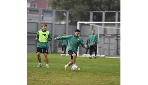 Tarsus İdman Yurdu maçı hazırlıklarını tamamlayan Bursaspor tesislerde kampa girdi